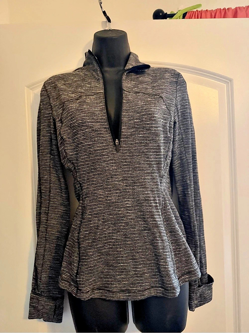lululemon Run: Your Heart Out Pullover Half-Zip Gray & Black Size 6